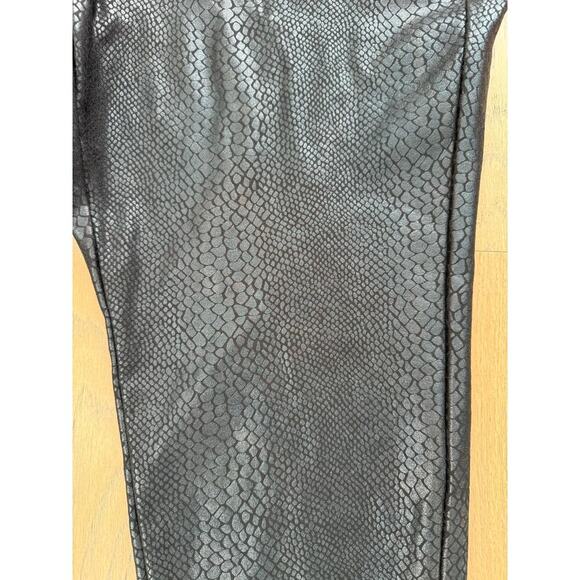 Torrid Black Faux Snakeskin Cropped Legging Elastic Waist 4 (4X) - Picture 2 of 8